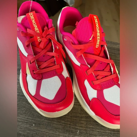 Nike Jordan Air 200E Siren Red/Pink Prime NWOT Womens size 12/mens 10.5 - Picture 2 of 7